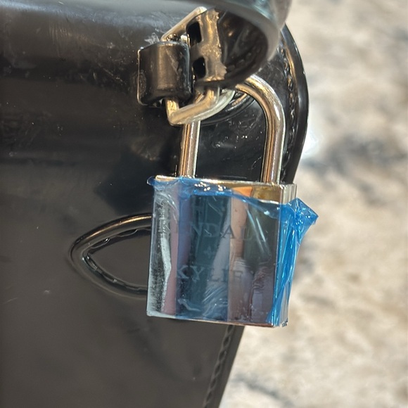 Kendall & Kylie | Lock & Key Mini Purse in Black - Picture 9 of 12